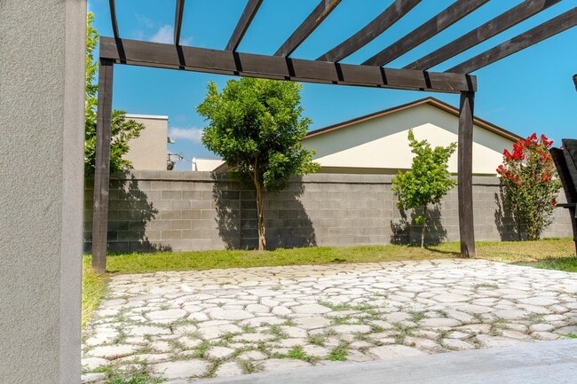 Building Photo - 7404 Thomas Harris Dr
