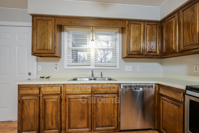 Building Photo - 1702 Plateau Ct