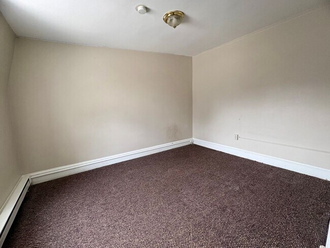 Building Photo - 1224 Eckert Ave