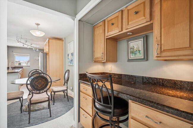 Building Photo - 561 Bayshore Dr