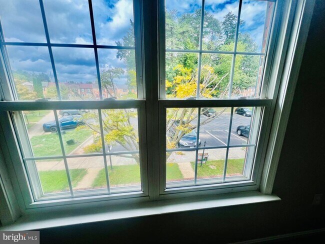 Building Photo - 4704 S Park Ct