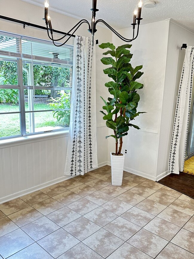 Building Photo - South Tyler! Beautifully Updated 3 Bedroom...