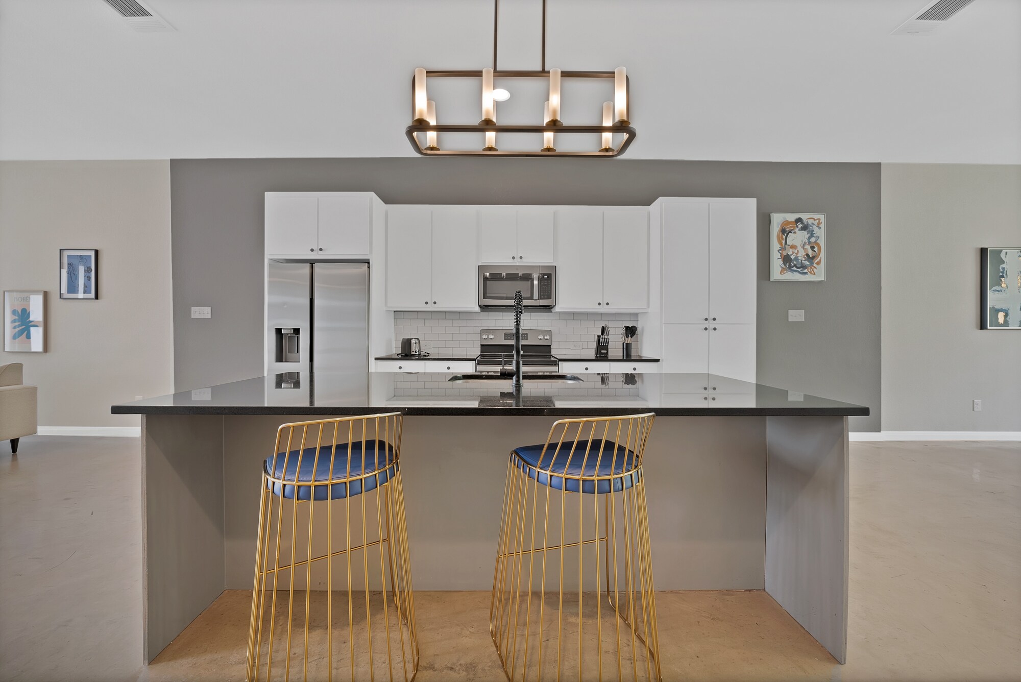 Building Photo - 4635 Calmont Ave