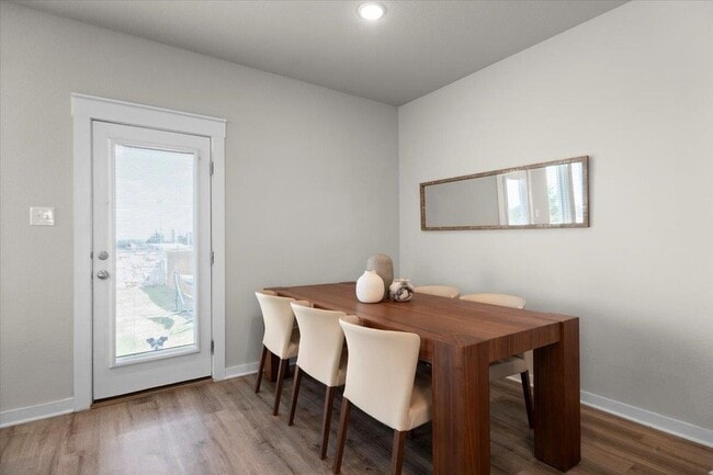 Building Photo - 1530 McKinney Dr