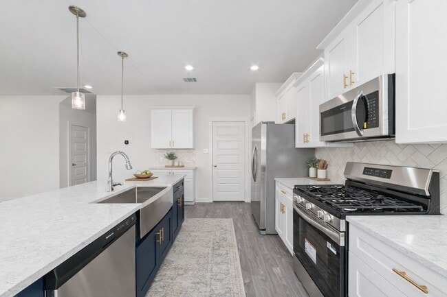 Building Photo - 1118 Elsinore Dr