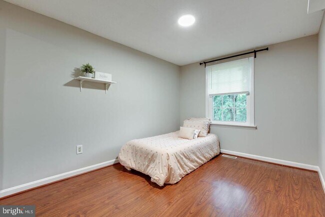 Building Photo - 5420 King Arthur Cir