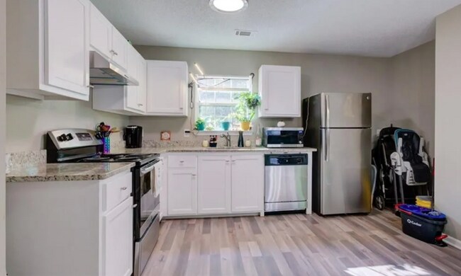 Building Photo - 108 Creekside Dr