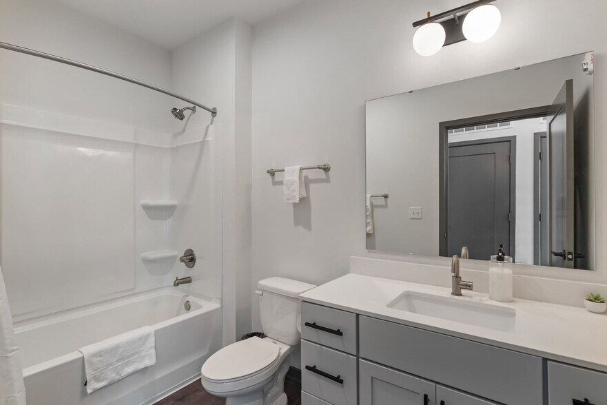 Building Photo - 6160 N Rural St