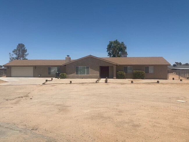 Building Photo - 4 BEDROOM APPLE VALLEY HOME ON CUL DE SAC!