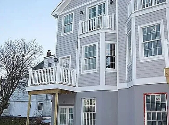 Building Photo - 229-229 Lincoln Ave