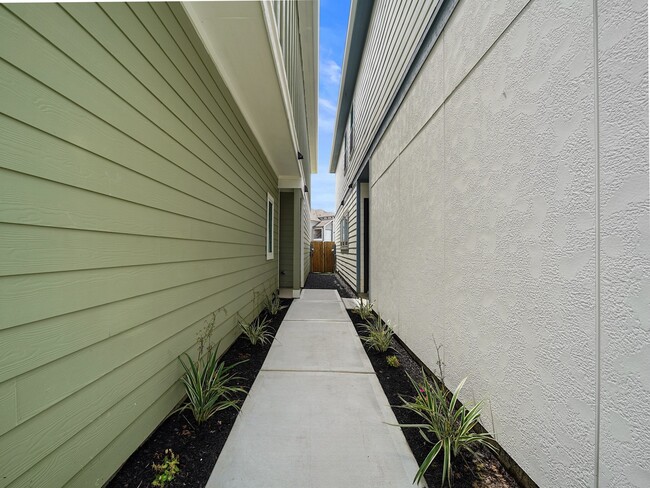 Building Photo - 1518 Colonial Gorge Dr