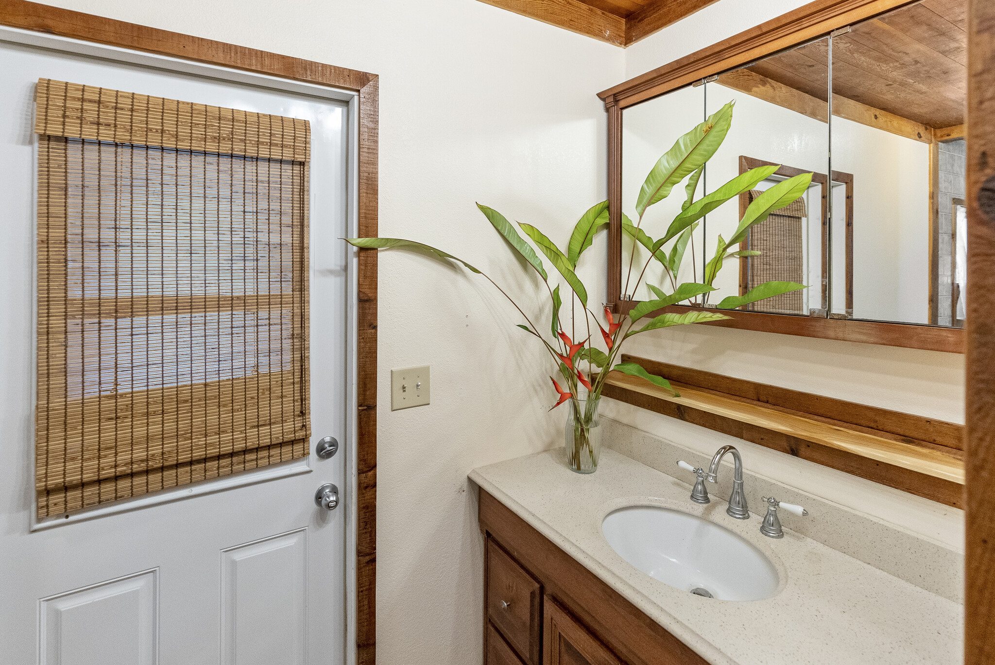 Studio Bath - 75-5486 Keke St