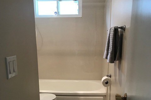 Hallway Bath - 1474 Dos Palos Dr