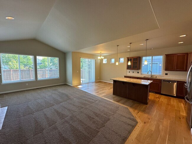 Building Photo - 9546 6th Way SE