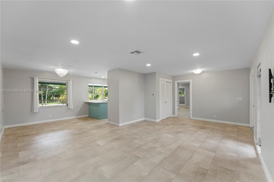 Building Photo - 2911 SW 108th Way