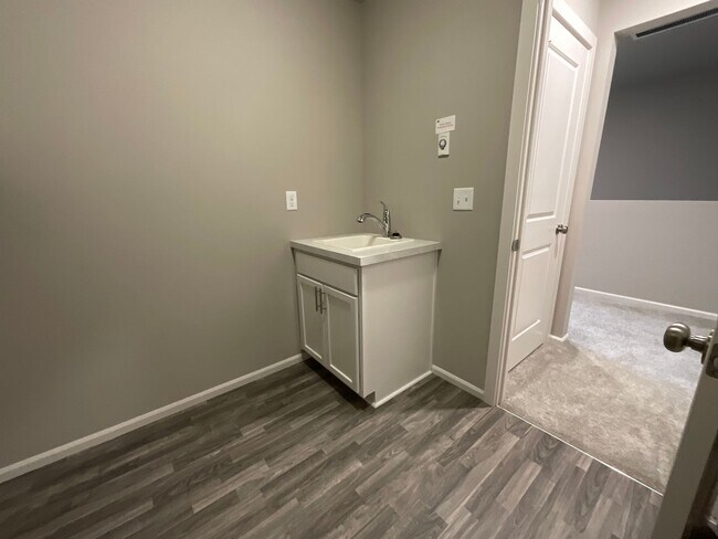 Building Photo - Beautiful 4 Bedroom, 2.5 Bath Home Availab...