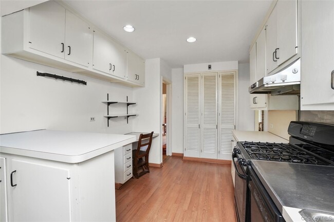 Building Photo - 6 Wildway