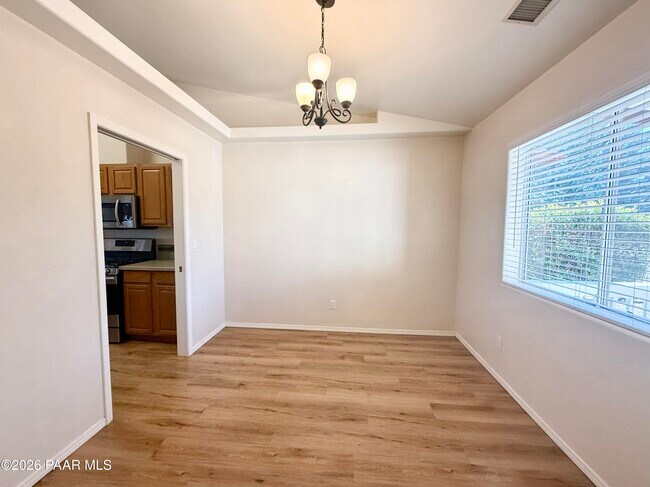 Building Photo - 821 Village Cir