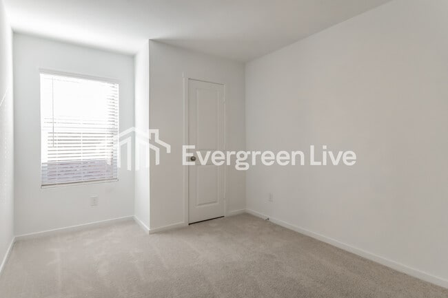 Building Photo - 2012 Belgian Dr