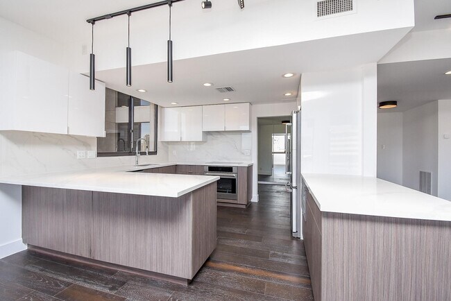 Building Photo - 49 Briar Hollow Ln