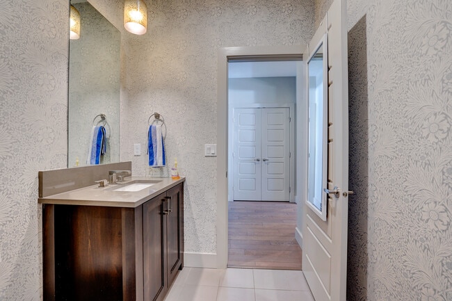 Building Photo - 3045 S Shadywood Way