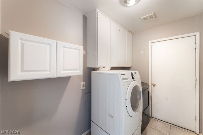 Building Photo - 4268 Hampshire Cir