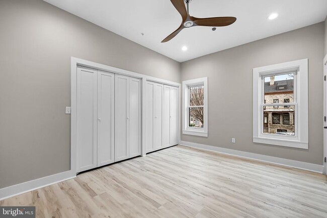 Building Photo - 400 S Conkling St