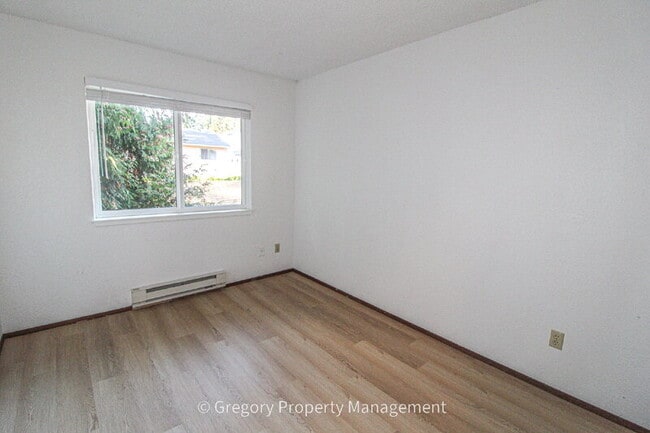 Building Photo - 12621 NE 130th Way