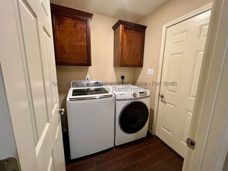 Building Photo - 507 Ridge Point Dr