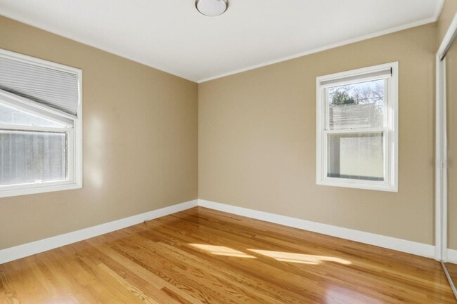 Building Photo - 954 Sunlite Dr