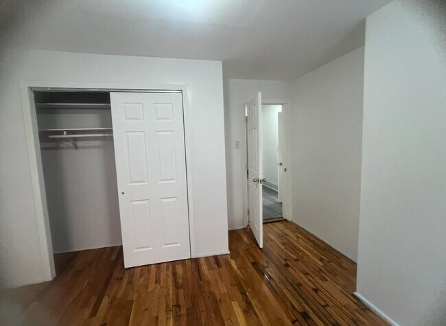 Building Photo - 417 19th St