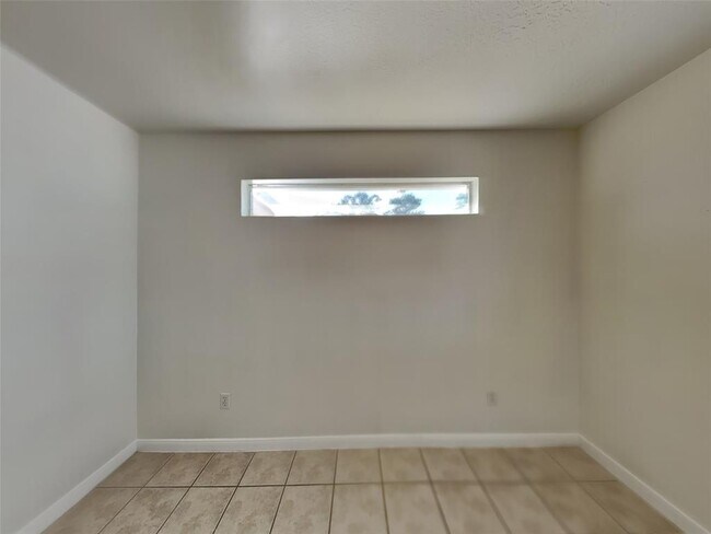 Building Photo - 10719 Scenic Dr