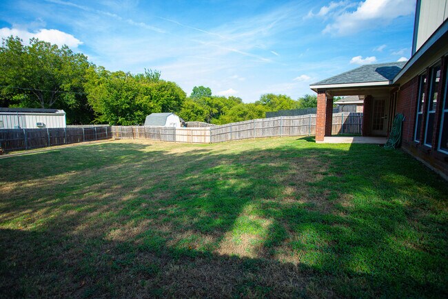 Building Photo - 1912 Cancun Dr