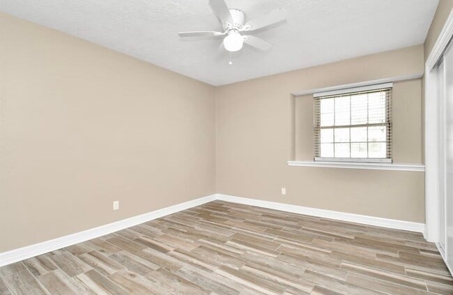 Building Photo - 701 Regency Dr