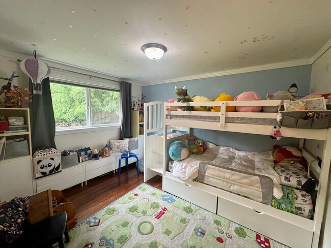 Building Photo - Fantastic Rambler in Lake Hills with A/C!