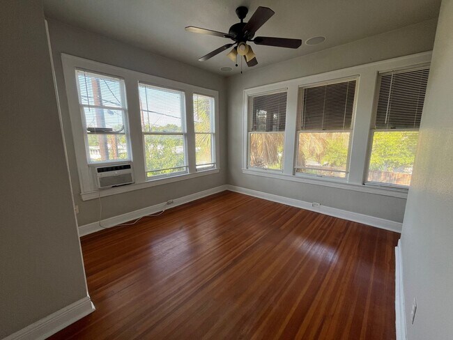 Building Photo - 2826 San Gabriel St