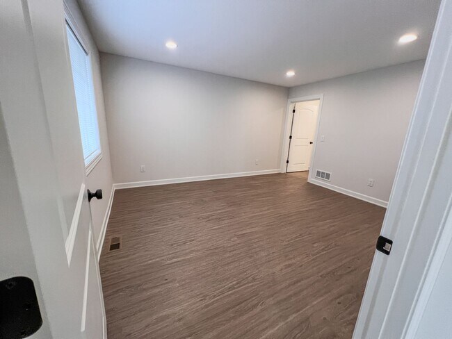 Building Photo - 3 Bedroom Lookout