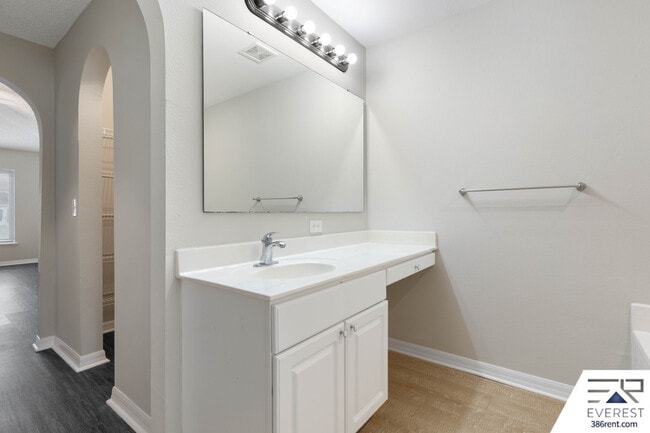 Building Photo - 13 Ryberry Dr