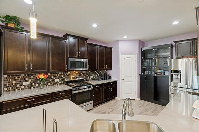 Building Photo - 818 Blackhawk Dr