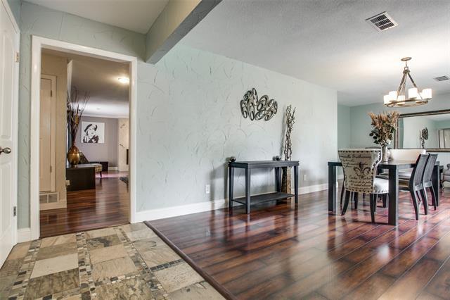 Building Photo - 2906 Sharpview Ln