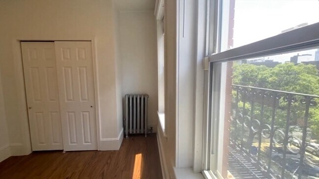 Building Photo - 64 Hemenway St