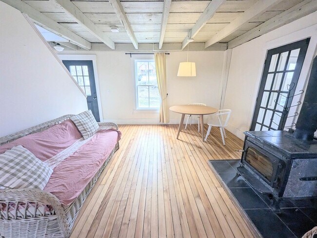 Building Photo - 33 Old Cemetery Rd