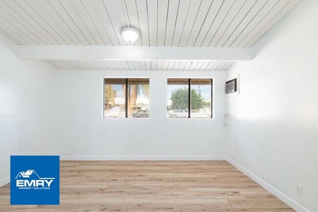 Building Photo - GREAT LOCATION 4 BEDROOM 2 BATH HOME IN WH...