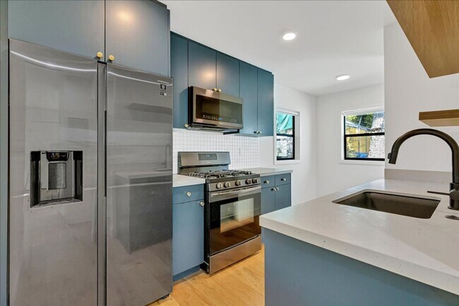 Building Photo - 3381 N Eagle Rock Blvd