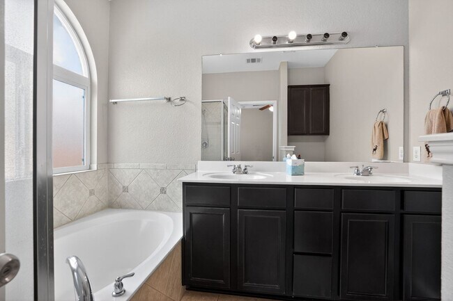 Building Photo - Spacious 3BR w/ Appliances Included + Resort-Style Community Amenities