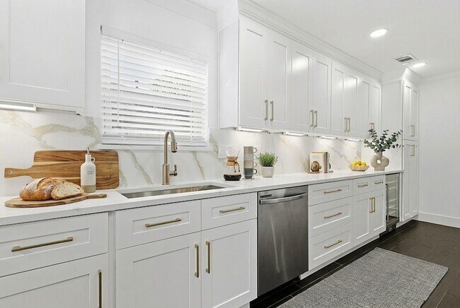 Building Photo - 2410 Del Norte St