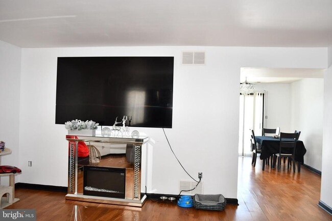 Building Photo - 46 Hillside Ct