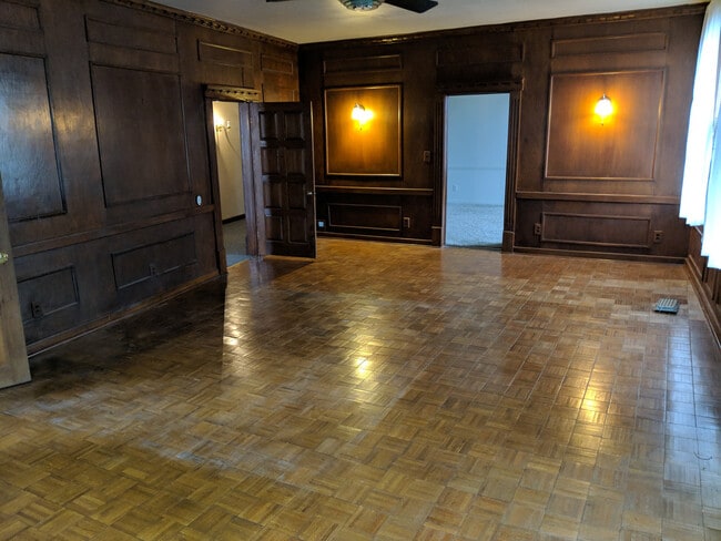 Building Photo - Commercial or residential loft unit available in Historic  Downtown Russellville