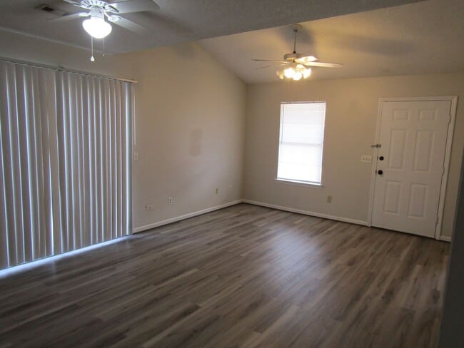 Building Photo - Beautiful 3bd/2ba