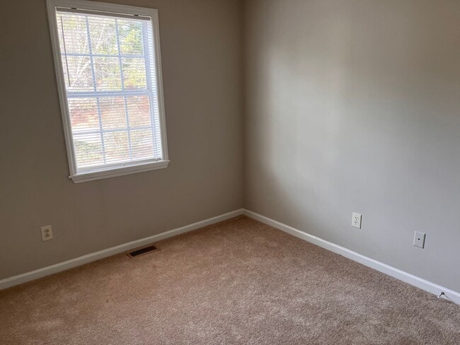 Building Photo - Lovely 3bedroom / 2bath Townhouse near NCSU!